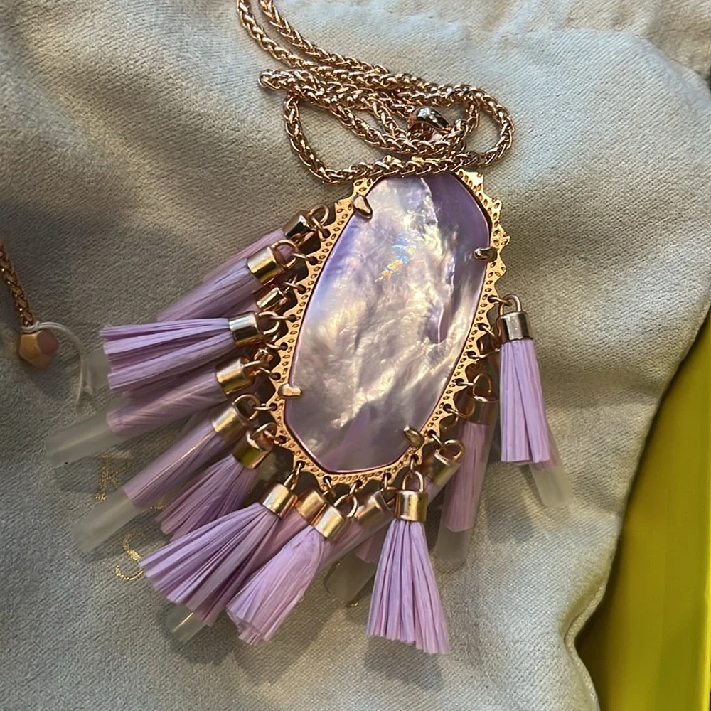 Kendra Scott Betsy Necklace Rose Gold Lilac Mother-of-Pearl NWT- neverworn - Picture 8 of 11